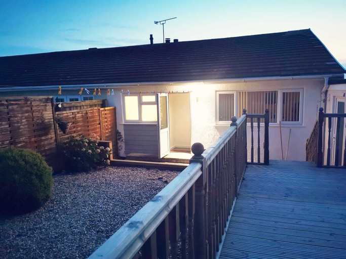 Balcony 5, 3-bed 5-6 Berth Modernised Bungalow!, Pembrokeshire