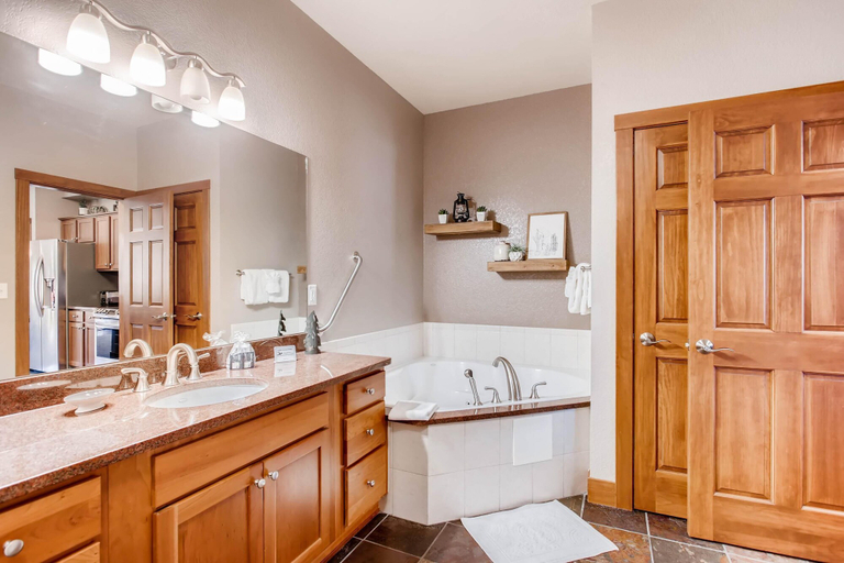 Bathroom 4, Black Canyon Inn Unit F1 Deluxe, Larimer