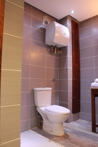 Bathroom 3, Lewat Hotel, Wouri