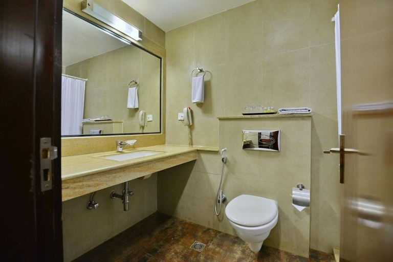 Bathroom 3, Hotel Grenville, Gurgaon