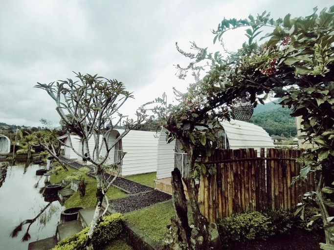 Exterior & Views 8