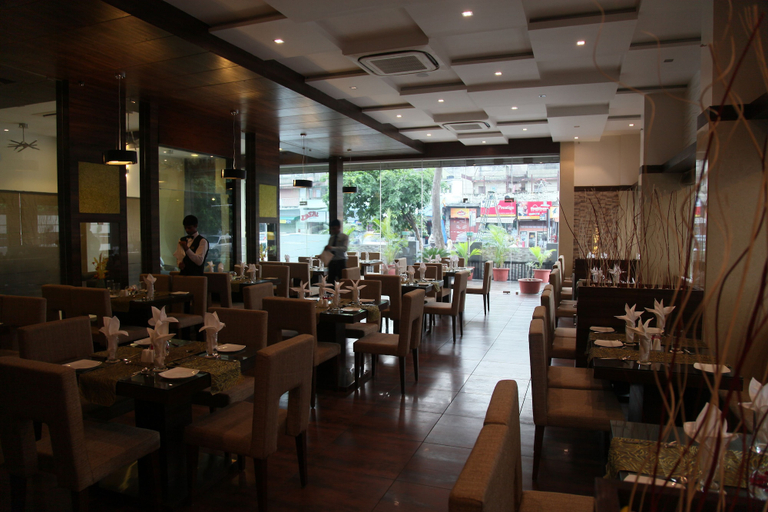 Food & Drinks 5, Le Grande Residency, Ahmadabad
