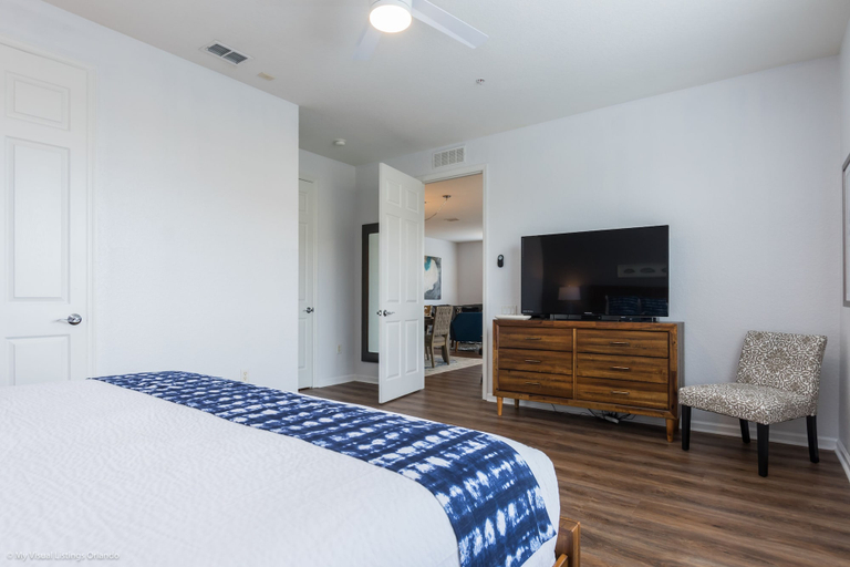 Bedroom 4, Casa Magna Deluxe 3 Bedroom Condo by RedAwning, Orange