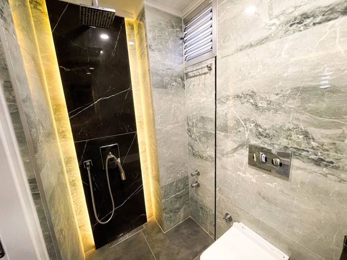 Bathroom shower, Platinum Apartments, Fethiye