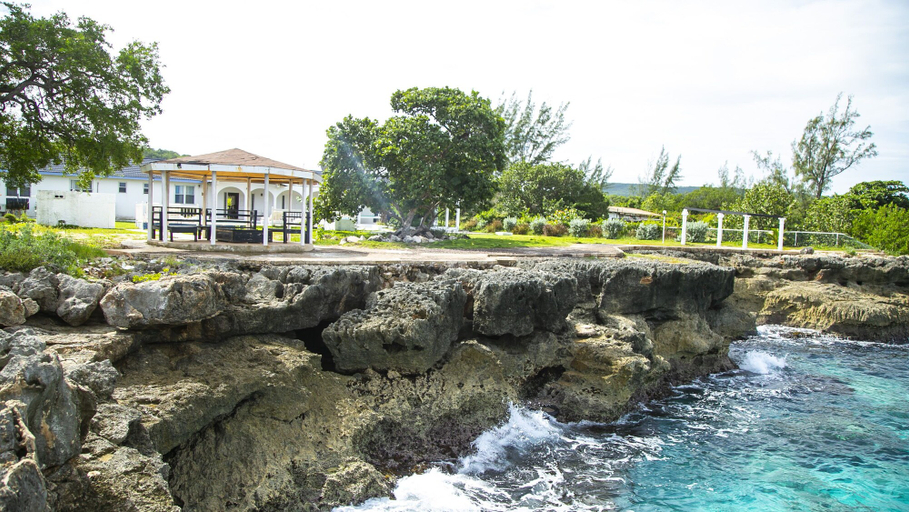 Exterior & Views 2, Maranatha Villa