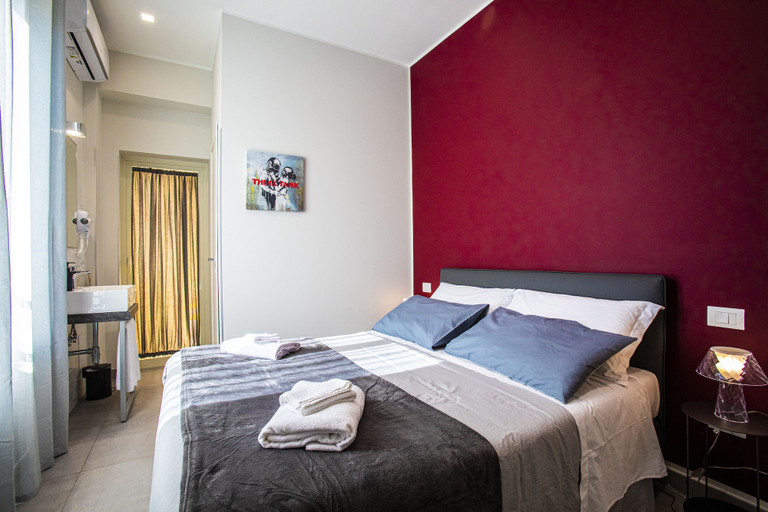 Bedroom 2, Garibaldi 136, Napoli