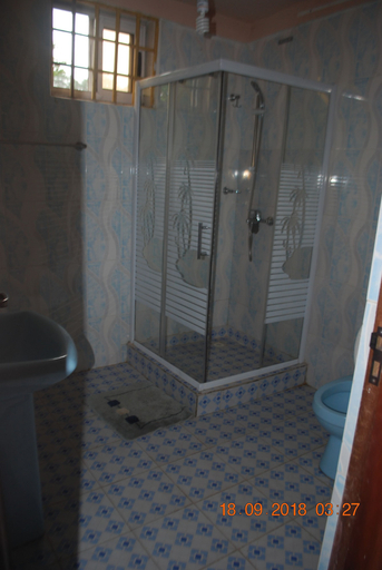 Bathroom 3, HighLander Guest House, Akwapim North