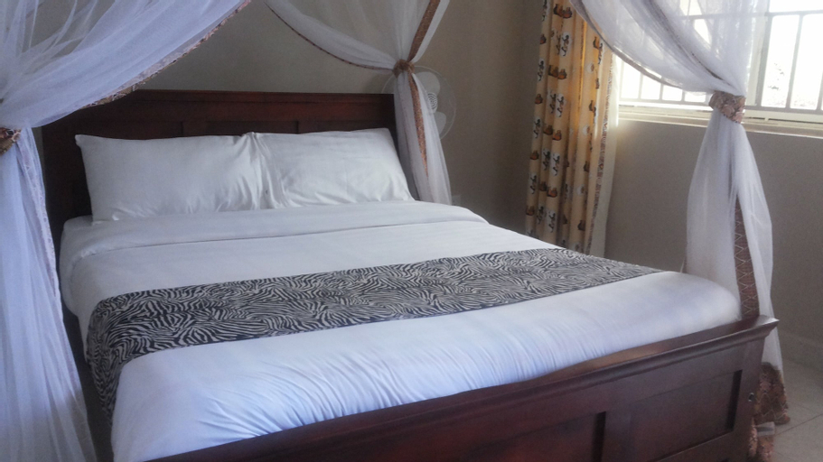 Bedroom 3, Lavic Country Resort, East Moyo