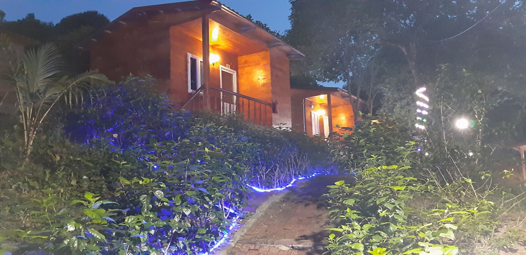 Exterior & Views