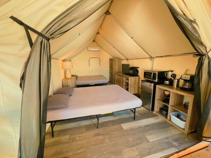 Bedroom 5, Son's River Ranch Glamping Cabin 4, Guadalupe