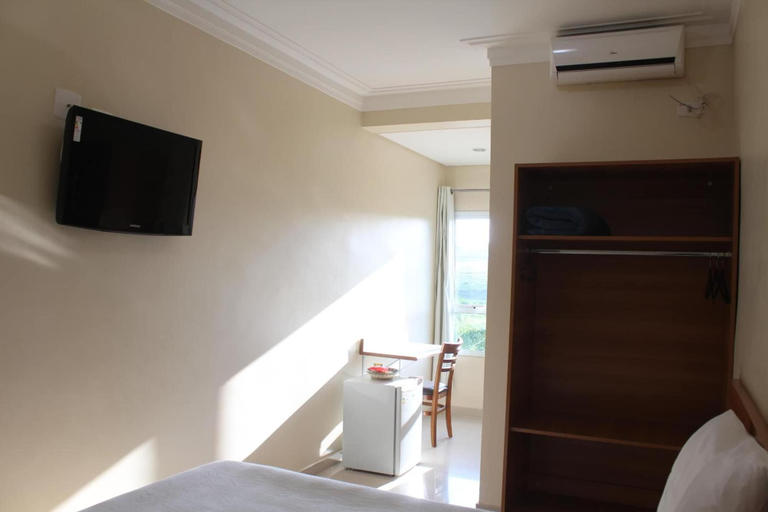 Bedroom 2, Hotel Flamboyant, Itaquaquecetuba