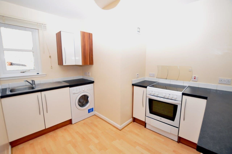 Others 5, 4 Varis Apartments, Moray