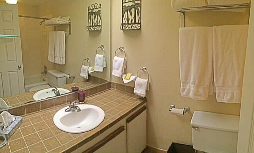 Bathroom, Kalani Kai 105, Hawaii