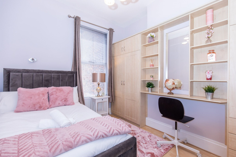 Bedroom 2, Remarkable Luxurious Home at the Edge of City, Belfast