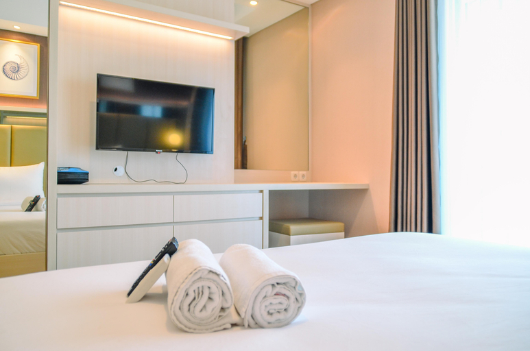 Bedroom 2, Comfortable Design Studio at Bintaro Embarcadero Apartment By Travelio, South Tangerang