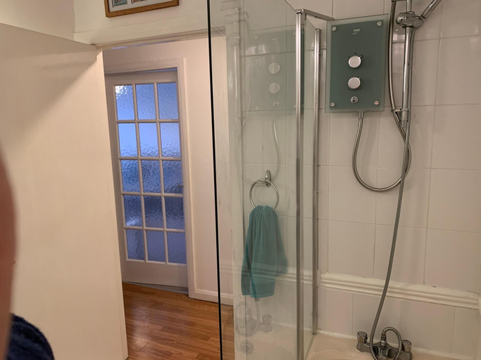 Bathroom, NEW Superb One Bedroom Getaway in Dysart Kirkcaldy, Fife