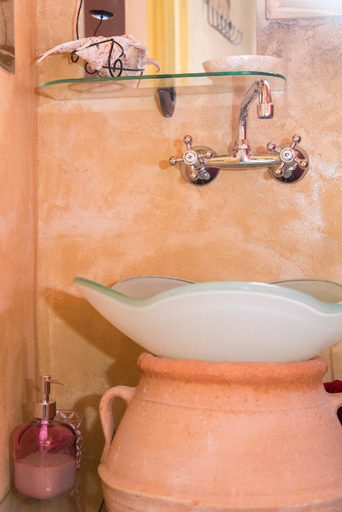 Bathroom 2, The Old Pomegranate House, Crete