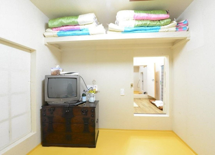 Bedroom 2, Mokjae Gotaek, Andong