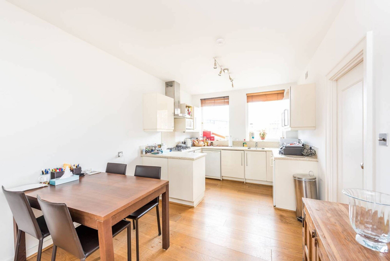 Others 5, Sloane Square Luxury Flat 4 Guests, London