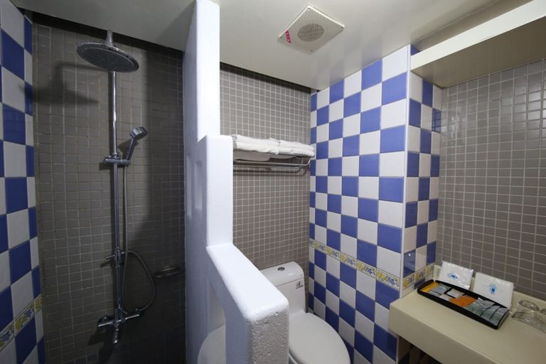 Bathroom 3, Coconut Grove House B and B, Pingtung