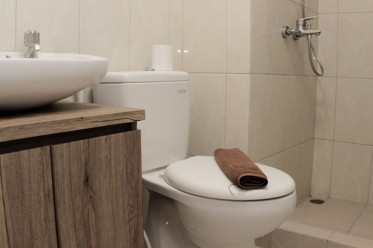 Bathroom 3, Modern 2Br At Springlake Summarecon Bekasi Apartment, Bekasi