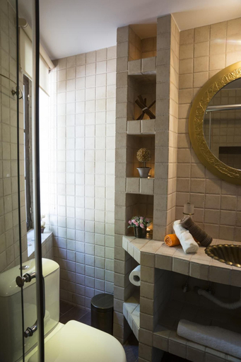Bathroom 5, Elia Portou, Crete