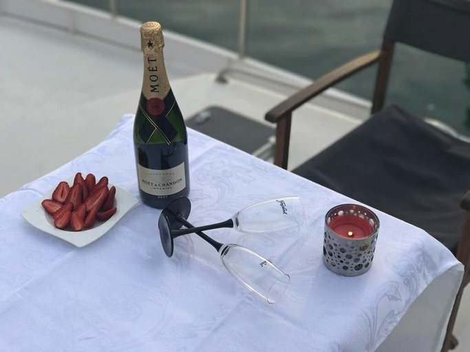 Food & Drinks 5, Dream House Boat, Carbonia-Iglesias