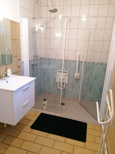 Bathroom 2, Chambre parquet flottant, Sarthe