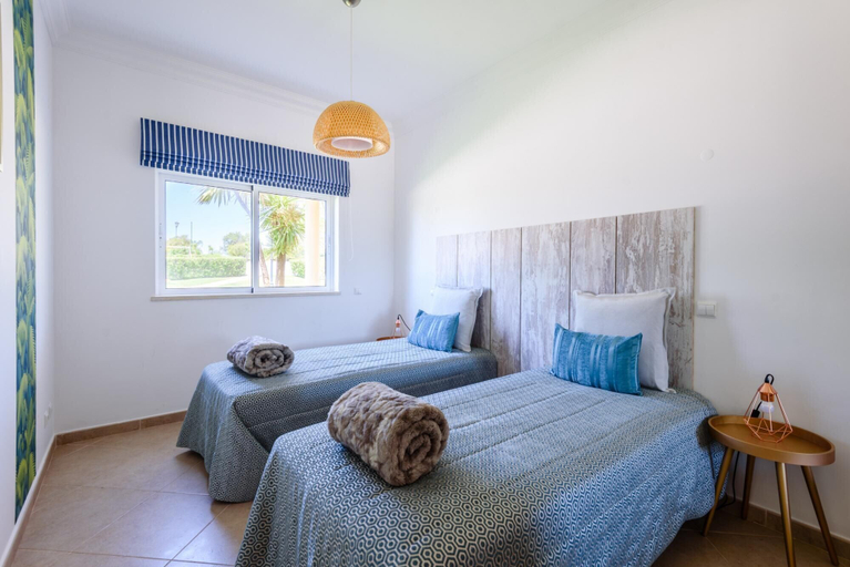 Room 5, Boavista Golf Resort Apartment, Lagos