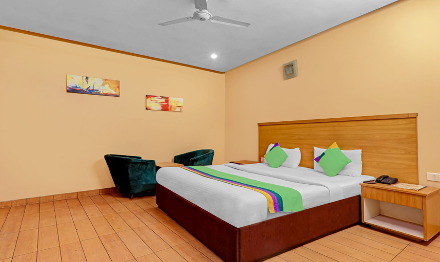 Bedroom 1, Treebo Edesia, Lucknow