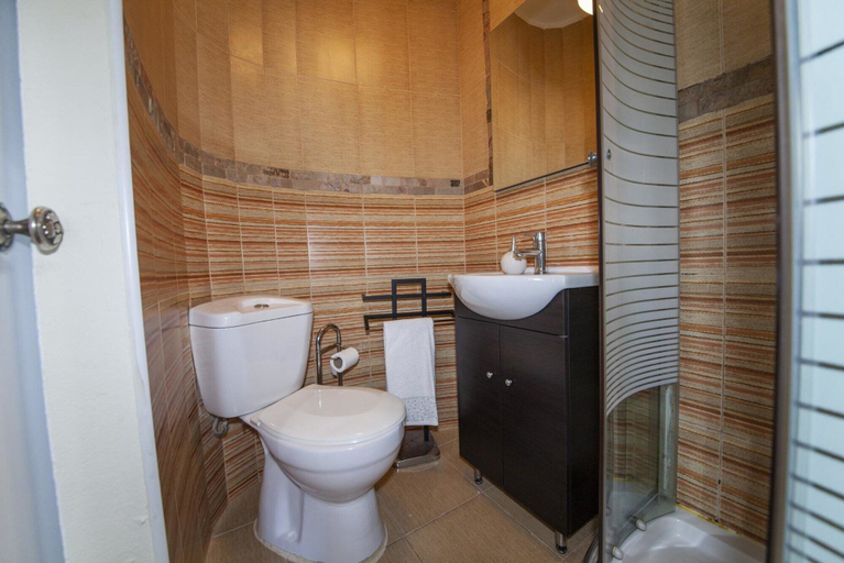Bathroom 5, B17 - The Stunning Seaview Apartment, Lagos