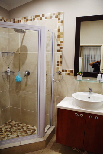 Bathroom 3, Aalkies Dream Luxurious Selfcatering, Overberg
