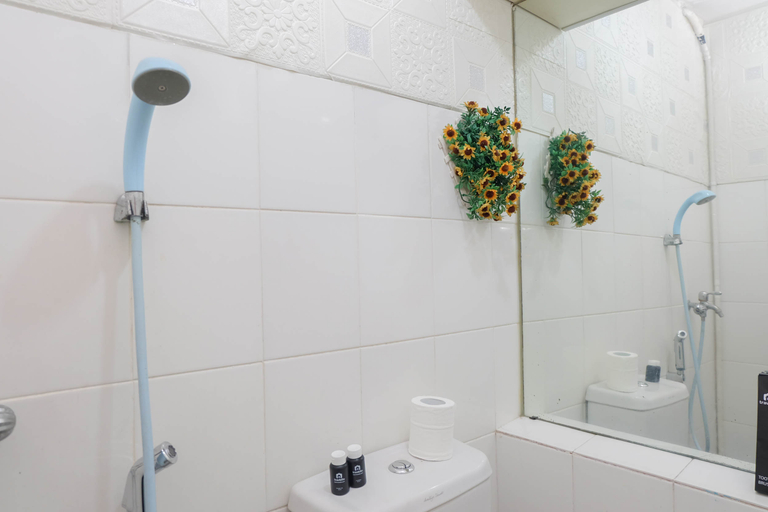 Bathroom 5, Comfy and Strategic 2BR Kalibata City Apartment By Travelio, Jakarta Selatan