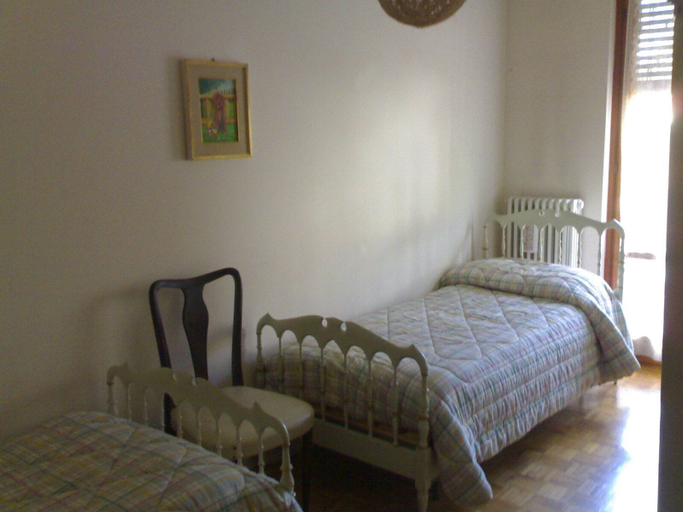 Bedroom 3, 6guests-skiing-mountainviews-fireplace-freeparking, Lecco