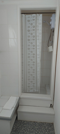 Bathroom 5, Bowie's Lodge, Blackpool