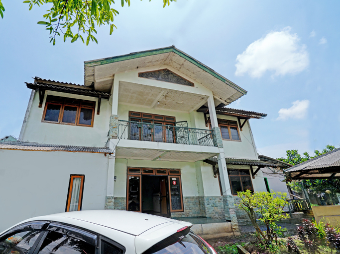 Exterior & Views 1, OYO 92431 Grand Bintang Guest House, Bandung
