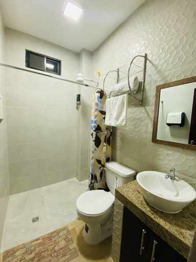 Bathroom 2, NCG Suite Samanes 1, Guayaquil