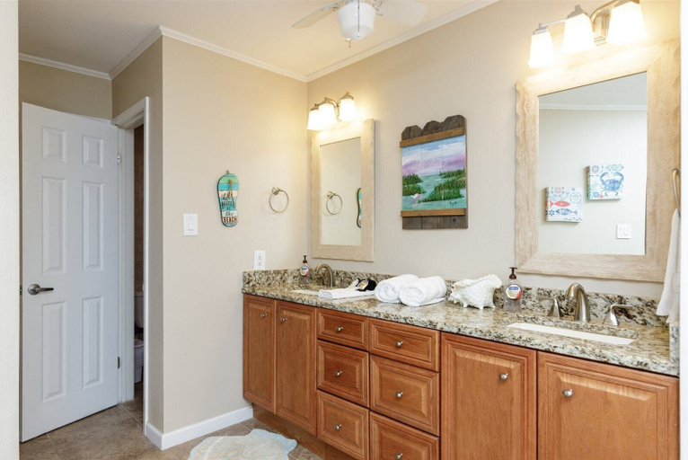 Bathroom 3, Daddo-loco, Aransas