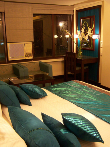 Others 5, Hotel BB Palace, West