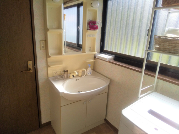 Bathroom 3, taiza house, Kyōtango