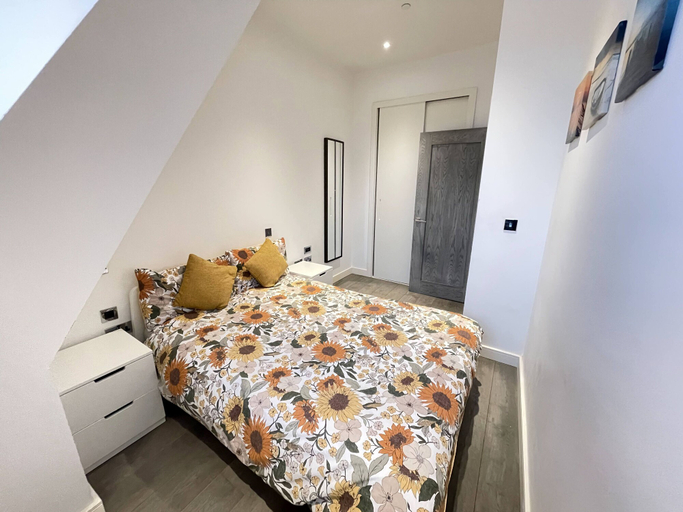Bedroom 4, Stunning 1-bed Deluxe Apartment in Slough, Slough