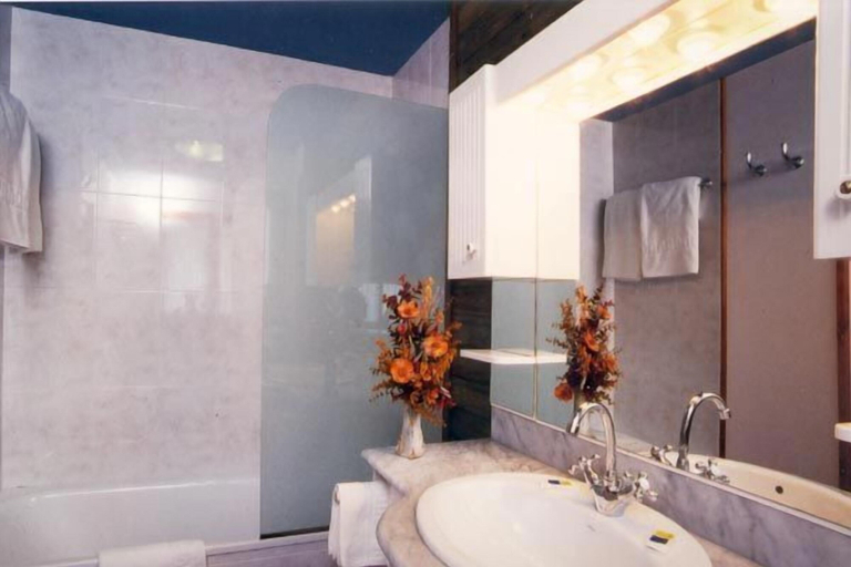 Bathroom 4, Hotel Calitxo, Girona