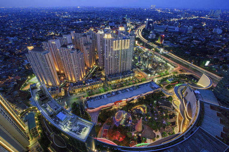 Exterior & Views 20