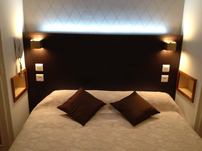 Bedroom 4, Hotel de Paris, Puy-de-Dôme