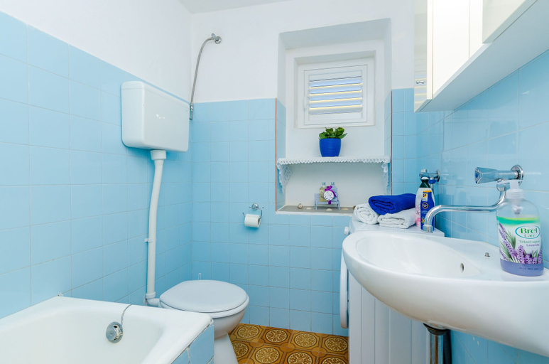Bathroom 4, Apartment Lapad Gardin, Dubrovnik