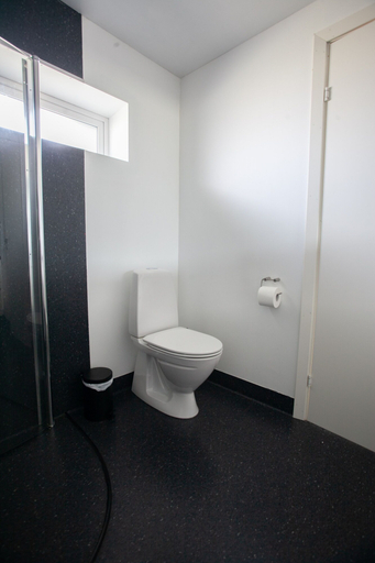 Bathroom 3, Stadium - Central - Park - Art Gallery, Tórshavn