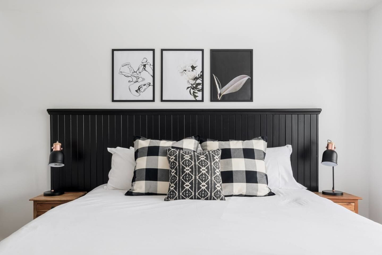 Bedroom 4, Commodious Condominium in Tranquil Lakeside Setting, Les Laurentides