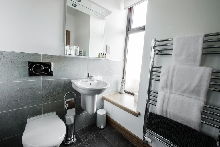 Bathroom 3, Seaview Hotel, Aberdeenshire