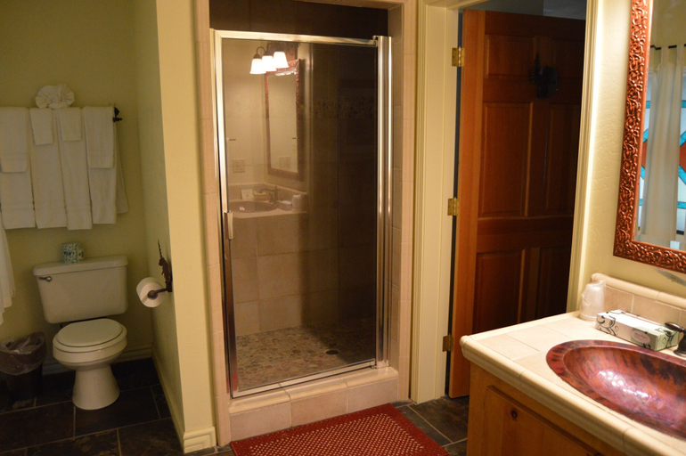 Bathroom 3, Red Bud Lodge, Mariposa