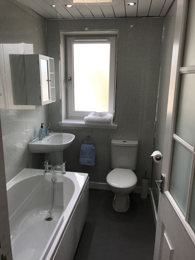 Bathroom 3, Chessels Court Apartment, Edinburgh